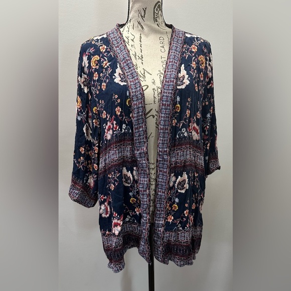 Artesia Vibrant Floral Kimono💜 - Picture 3 of 11
